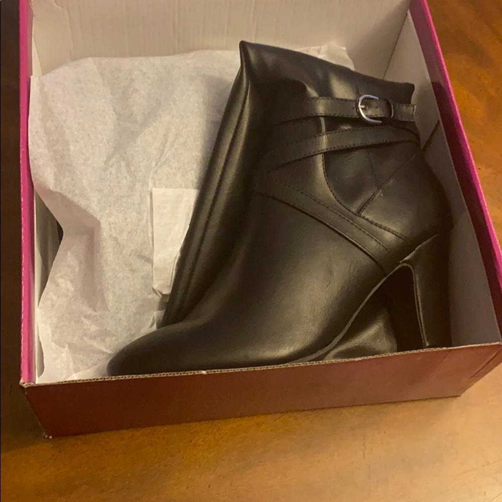 Boots - Picture 3 of 3